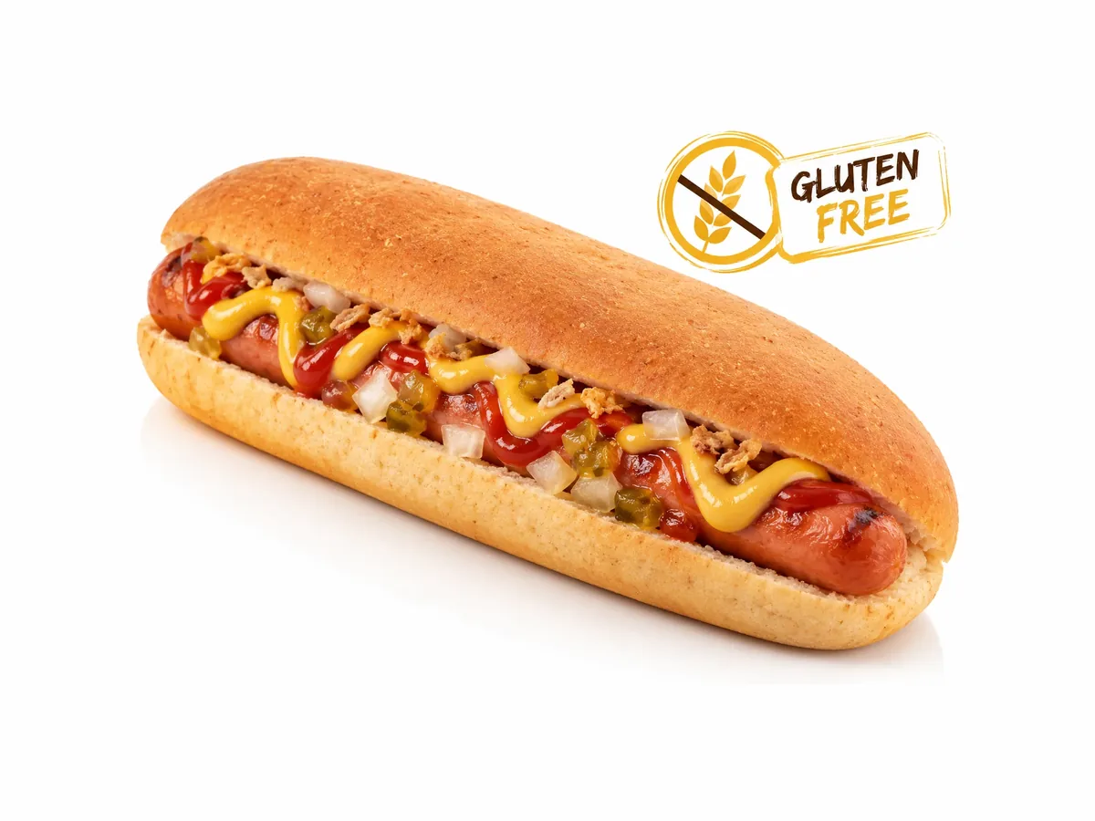 Illustrazione di un panino per hot dog in confezione monoporzione separata su un piano di lavoro pulito